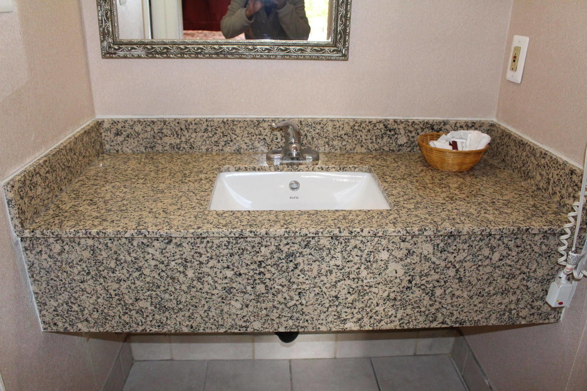 Highlander Motor Atlantic Hotel 2*